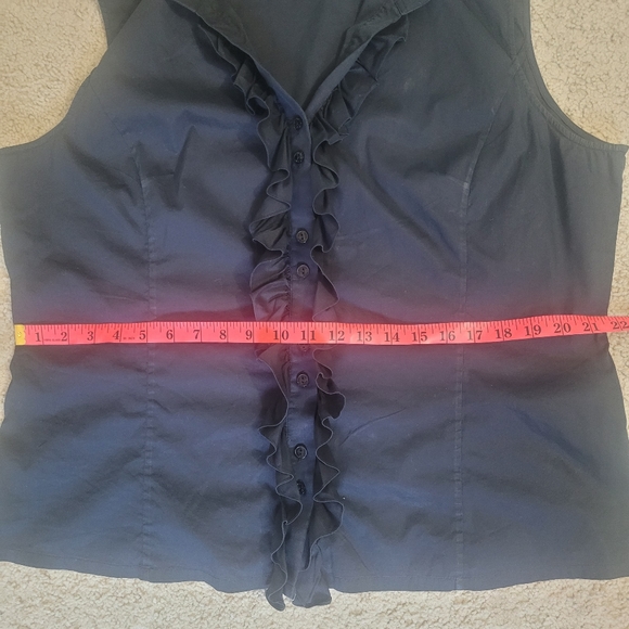 Ravel Sleeveless Blouse with Flower Ruffle black in Size XL/TG - Picture 8 of 11